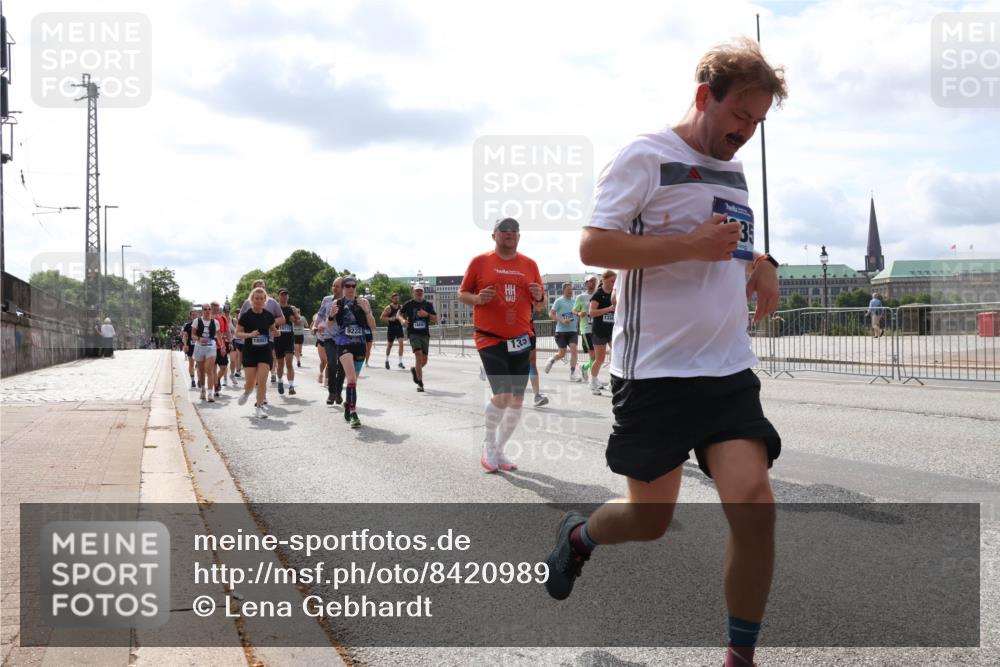 29.06.2025 - hella hamburg halbmarathon Lena Gebhardt http://msf.ph/oto/8420989 29.06.2025 10:18:28 Lombardsbrücke 18807, 9222, 135, 1334, 1234, 1268, 1325, 1521, 1554, 1820, 1982, 2087, 2147, 2335, 2634, 2703, 2821, 2931, 3125, 3202, 3321, 3482, 3529, 3591, 3592, 3977, 4123, 4383, 4710, 4738, 4802, 4804, 5049, 5909, 5910, 6270, 6332, 6533, 7094, 7160, 7214, 7454, 7641, 7649, 7838, 7882, 7883, 8067, 8248, 8341, 8665, 9222, 9276, 9505, 9539, 9586, 9658, 9717, 9748, 9834, 9844, 10172, 10332, 10502, 10659, 10687, 10908, 12498, 12541, 12548, 12552, 12703, 13341 meine-sportfotos.de