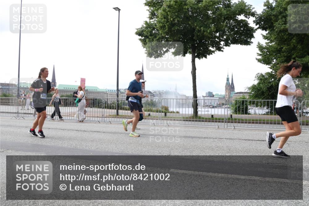 29.06.2025 - hella hamburg halbmarathon Lena Gebhardt http://msf.ph/oto/8421002 29.06.2025 10:42:52 Lombardsbrücke 4092, 10697, 1149, 1467, 1656, 1788, 1929, 1957, 1964, 1994, 2069, 2103, 2134, 2158, 2267, 2361, 2401, 2450, 2509, 2538, 2580, 2940, 2941, 2971, 3074, 3283, 3378, 3518, 3605, 3764, 3874, 4092, 4105, 4334, 4385, 4778, 5067, 5268, 5403, 5417, 5755, 5967, 6120, 6764, 7040, 7043, 7513, 7666, 8161, 8184, 8525, 8526, 8529, 8795, 8816, 8991, 9072, 9304, 9378, 9644, 9980, 10008, 10180, 10454, 10532, 10697, 11142, 11710, 12151, 12441, 13049, 13241 meine-sportfotos.de