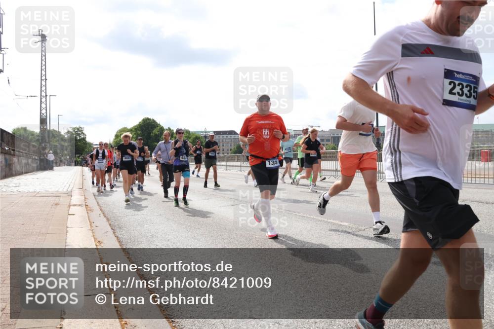 29.06.2025 - hella hamburg halbmarathon Lena Gebhardt http://msf.ph/oto/8421009 29.06.2025 10:18:28 Lombardsbrücke 1869, 18807, 14770, 92, 135, 2335, 1234, 1268, 1325, 1521, 1554, 1820, 1982, 2087, 2147, 2335, 2634, 2703, 2821, 2931, 3125, 3202, 3321, 3482, 3529, 3591, 3592, 3977, 4123, 4383, 4710, 4738, 4802, 4804, 5049, 5909, 5910, 6270, 6332, 6533, 7094, 7160, 7214, 7454, 7641, 7649, 7838, 7882, 7883, 8067, 8248, 8341, 8665, 9222, 9276, 9505, 9539, 9586, 9658, 9717, 9748, 9834, 9844, 10172, 10332, 10502, 10659, 10687, 10908, 12498, 12541, 12548, 12552, 12703, 13341 meine-sportfotos.de