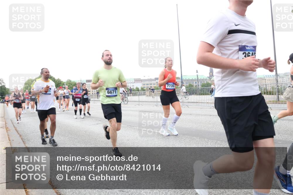 29.06.2025 - hella hamburg halbmarathon Lena Gebhardt http://msf.ph/oto/8421014 29.06.2025 10:52:31 Lombardsbrücke 7812, 18115, 6671, 7735, 2, 1369, 1826, 1978, 2362, 2420, 2528, 2983, 3140, 3227, 3645, 4087, 4273, 4436, 4591, 4815, 5262, 5360, 6386, 6403, 6404, 6406, 6456, 6671, 6985, 7032, 7511, 7690, 7691, 7735, 7812, 8194, 8196, 8250, 8251, 8641, 9068, 9070, 9103, 9368, 9731, 10080, 10296, 10342, 10392, 10600, 10634, 10879, 10884, 10928, 11084, 11126, 11127, 11297, 11375, 11736, 11899, 11974, 12546, 12558, 12994, 14009 meine-sportfotos.de