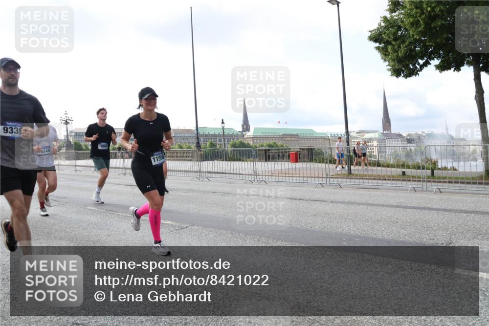 29.06.2025 - hella hamburg halbmarathon Lena Gebhardt http://msf.ph/oto/8421022 29.06.2025 10:05:47 Lombardsbrücke 9339, 9248, 10998, 11958, 1229, 1448, 1830, 1842, 1936, 1981, 2288, 2298, 2471, 2540, 2624, 3062, 3461, 3929, 4014, 4169, 4782, 5073, 5762, 6014, 7741, 8051, 8316, 8894, 8909, 9075, 9339, 9477, 9559, 9680, 9736, 9737, 9738, 9917, 10343, 10694, 10791, 10998, 11784, 11873, 11958, 12557, 13042, 13221, 14465, 14642, 14987, 15766, 15772, 16092, 16441, 16546, 16687, 16847, 17731, 17740, 17885, 18768, 18857, 18973, 19248 meine-sportfotos.de