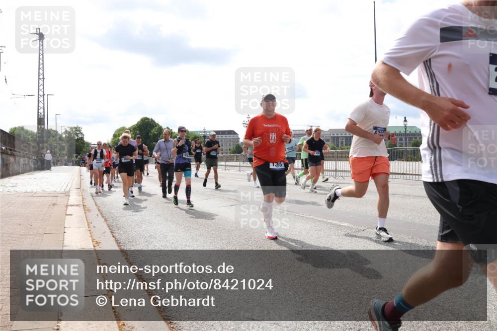 29.06.2025 - hella hamburg halbmarathon Lena Gebhardt http://msf.ph/oto/8421024 29.06.2025 10:18:28 Lombardsbrücke 1325, 1234, 1268, 1325, 1521, 1554, 1820, 1982, 2087, 2147, 2335, 2634, 2703, 2821, 2931, 3125, 3202, 3321, 3482, 3529, 3591, 3592, 3977, 4123, 4383, 4710, 4738, 4802, 4804, 5049, 5909, 5910, 6270, 6332, 6533, 7094, 7160, 7214, 7454, 7641, 7649, 7838, 7882, 7883, 8067, 8248, 8341, 8665, 9222, 9276, 9505, 9539, 9586, 9658, 9717, 9748, 9834, 9844, 10172, 10332, 10502, 10659, 10687, 10908, 12498, 12541, 12548, 12552, 12703, 13341 meine-sportfotos.de