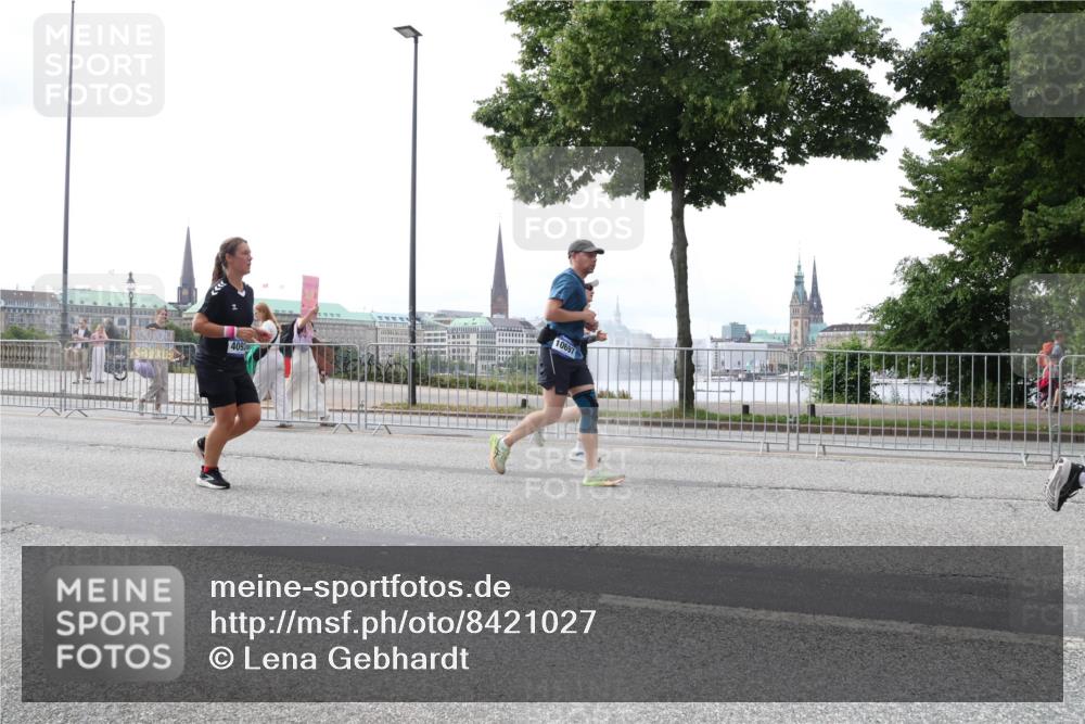 29.06.2025 - hella hamburg halbmarathon Lena Gebhardt http://msf.ph/oto/8421027 29.06.2025 10:42:52 Lombardsbrücke 409, 10697, 1149, 1467, 1656, 1788, 1929, 1957, 1964, 1994, 2069, 2103, 2134, 2158, 2267, 2361, 2401, 2450, 2509, 2538, 2580, 2940, 2941, 2971, 3074, 3283, 3378, 3518, 3605, 3764, 3874, 4092, 4105, 4334, 4385, 4778, 5067, 5268, 5403, 5417, 5755, 5967, 6120, 6764, 7040, 7043, 7513, 7666, 8161, 8184, 8525, 8526, 8529, 8795, 8816, 8991, 9072, 9304, 9378, 9644, 9980, 10008, 10180, 10454, 10532, 10697, 11142, 11710, 12151, 12441, 13049, 13241 meine-sportfotos.de