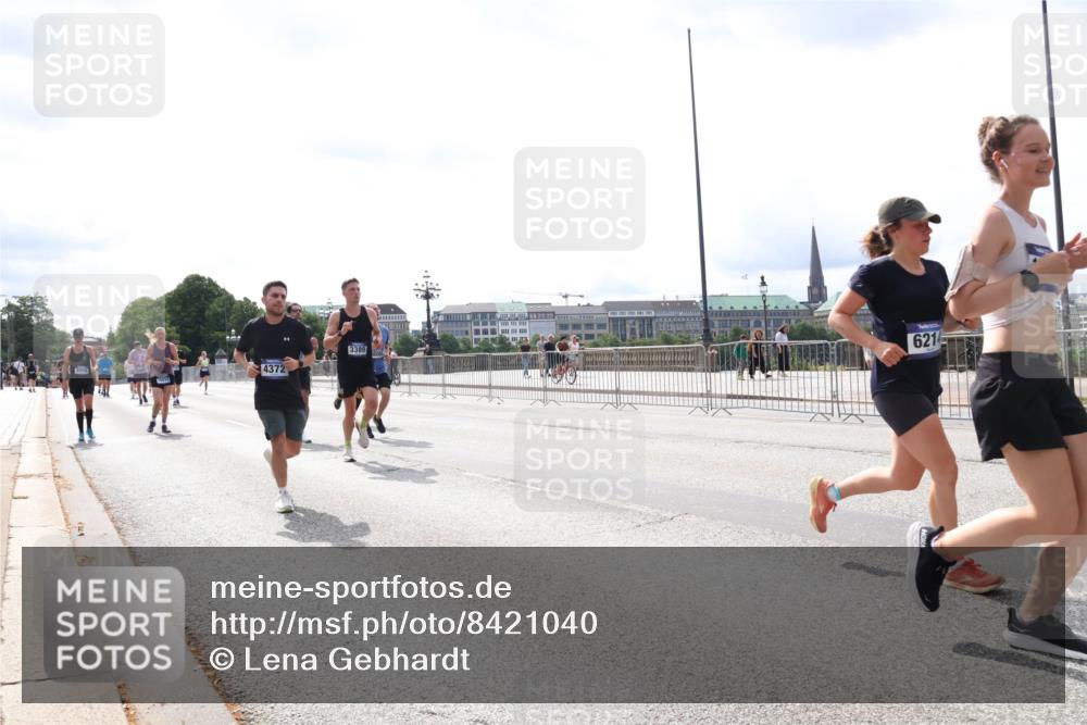 29.06.2025 - hella hamburg halbmarathon Lena Gebhardt http://msf.ph/oto/8421040 29.06.2025 10:27:41 Lombardsbrücke 4372, 6214, 1148, 2080, 2775, 3389, 4372, 5177, 5285, 5825, 6214, 6259, 7497, 7764, 7944, 7978, 8085, 9567, 9688, 10158, 10412, 10413, 11256, 11766, 12500, 12823, 13043, 13860, 14206, 15607, 15641, 16569, 16804, 16838, 17427, 17791, 18012, 18097, 18301, 18626, 18766 meine-sportfotos.de
