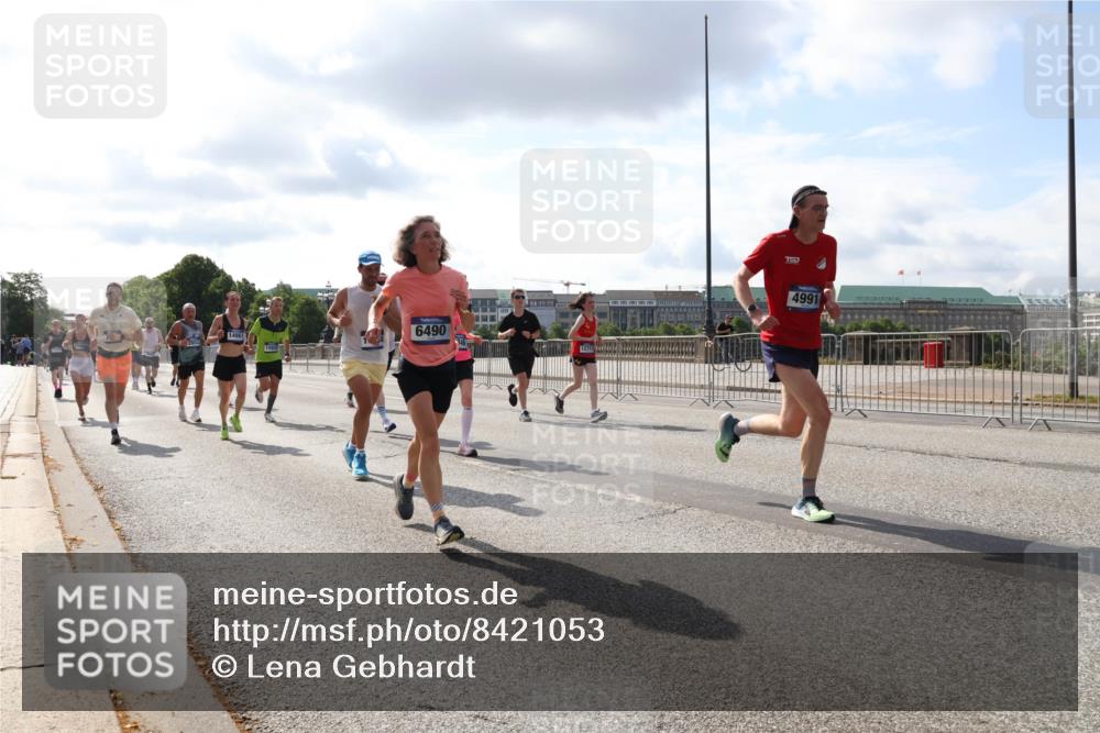 29.06.2025 - hella hamburg halbmarathon Lena Gebhardt http://msf.ph/oto/8421053 29.06.2025 09:51:43 Lombardsbrücke 2653, 14861, 6490, 4991, 1136, 1312, 1353, 1520, 1569, 1570, 1903, 1912, 1920, 1941, 2653, 2880, 2972, 3437, 3523, 3700, 4297, 4634, 4759, 4843, 4865, 4991, 4999, 5014, 5129, 5375, 5410, 5987, 6490, 6700, 6721, 6770, 7092, 7105, 7185, 7363, 7378, 7693, 7962, 8074, 8346, 8359, 8871, 8900, 9114, 9313, 9358, 9364, 9885, 10319, 10375, 10480, 10669, 10691, 10934, 11021, 11049, 11417, 11714, 11959, 12623, 12711, 14201 meine-sportfotos.de