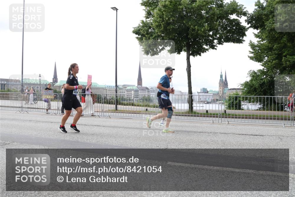 29.06.2025 - hella hamburg halbmarathon Lena Gebhardt http://msf.ph/oto/8421054 29.06.2025 10:42:52 Lombardsbrücke 10697, 1149, 1467, 1656, 1788, 1929, 1957, 1964, 1994, 2069, 2103, 2134, 2158, 2267, 2361, 2401, 2450, 2509, 2538, 2580, 2940, 2941, 2971, 3074, 3283, 3378, 3518, 3605, 3764, 3874, 4092, 4105, 4334, 4385, 4778, 5067, 5268, 5403, 5417, 5755, 5967, 6120, 6764, 7040, 7043, 7513, 7666, 8161, 8184, 8525, 8526, 8529, 8795, 8816, 8991, 9072, 9304, 9378, 9644, 9980, 10008, 10180, 10454, 10532, 10697, 11142, 11710, 12151, 12441, 13049, 13241 meine-sportfotos.de