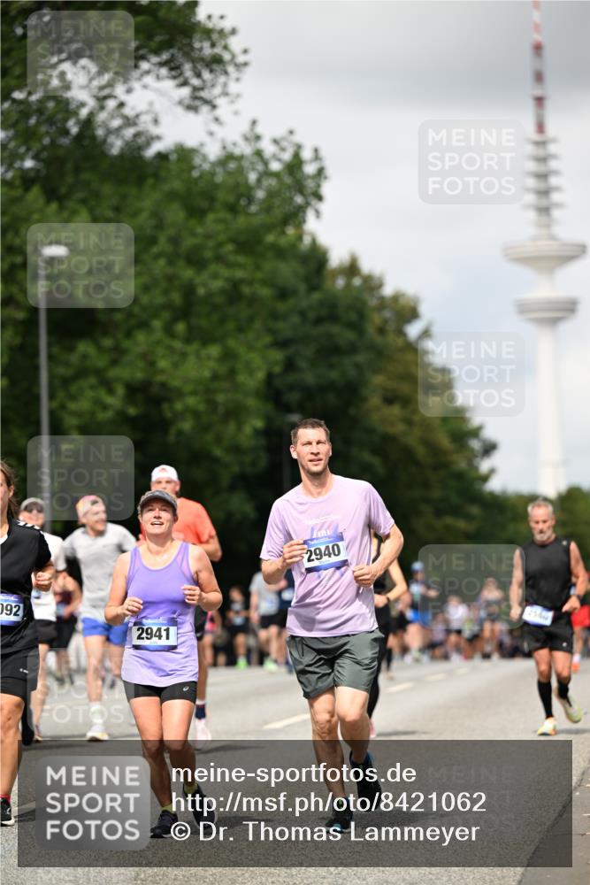 29.06.2025 - hella hamburg halbmarathon Dr. Thomas Lammeyer http://msf.ph/oto/8421062 29.06.2025 10:47:12 Kennedybrücke 1150, 1360, 1656, 1929, 1994, 2401, 2450, 2509, 2580, 2940, 2941, 3378, 3874, 4092, 4334, 4778, 4891, 4892, 5268, 5403, 6440, 6764, 6828, 6837, 7260, 7357, 7477, 7515, 7557, 7666, 8000, 8161, 8435, 8525, 8526, 9304, 9980, 10008, 10697, 10734, 10899, 11331 meine-sportfotos.de