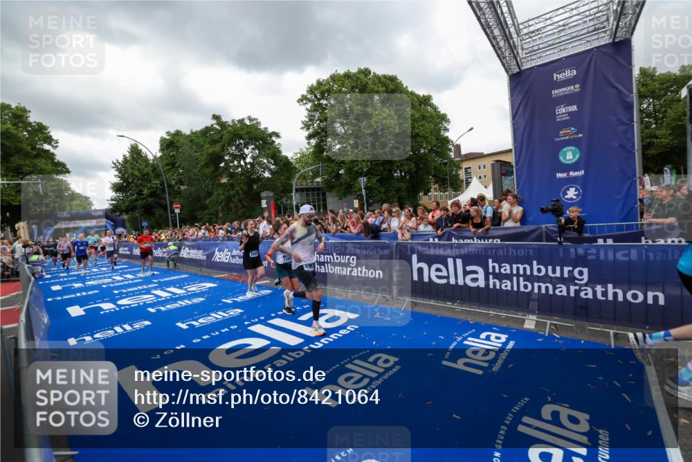 29.06.2025 - hella hamburg halbmarathon Zöllner http://msf.ph/oto/8421064 29.06.2025 10:53:32 Ziel 1061, 1098, 1499, 2070, 5866, 6198, 6629, 6942, 11068, 12909, 13912, 13997, 15113, 15497, 17710, 18450, 18612 meine-sportfotos.de