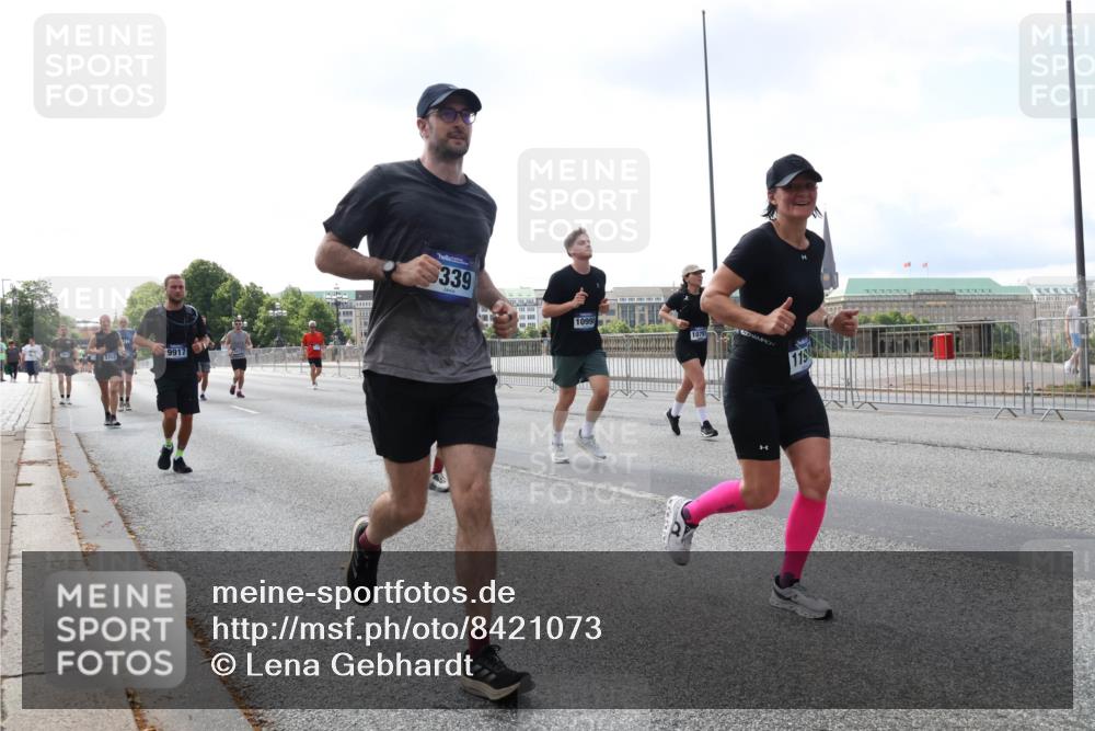 29.06.2025 - hella hamburg halbmarathon Lena Gebhardt http://msf.ph/oto/8421073 29.06.2025 10:05:48 Lombardsbrücke 9917, 339, 1099, 115, 1229, 1448, 1830, 1842, 1936, 1981, 2288, 2298, 2471, 2540, 2624, 3062, 3461, 3929, 4014, 4169, 4782, 5073, 5762, 6014, 7741, 8051, 8316, 8894, 8909, 9339, 9477, 9559, 9680, 9736, 9737, 9738, 9917, 10343, 10694, 10791, 10998, 11784, 11873, 11958, 12557, 13042, 13054, 13221, 14465, 14642, 14987, 15766, 15772, 16092, 16441, 16546, 16687, 17731, 17740, 17885, 18768, 18857, 18973, 19248 meine-sportfotos.de