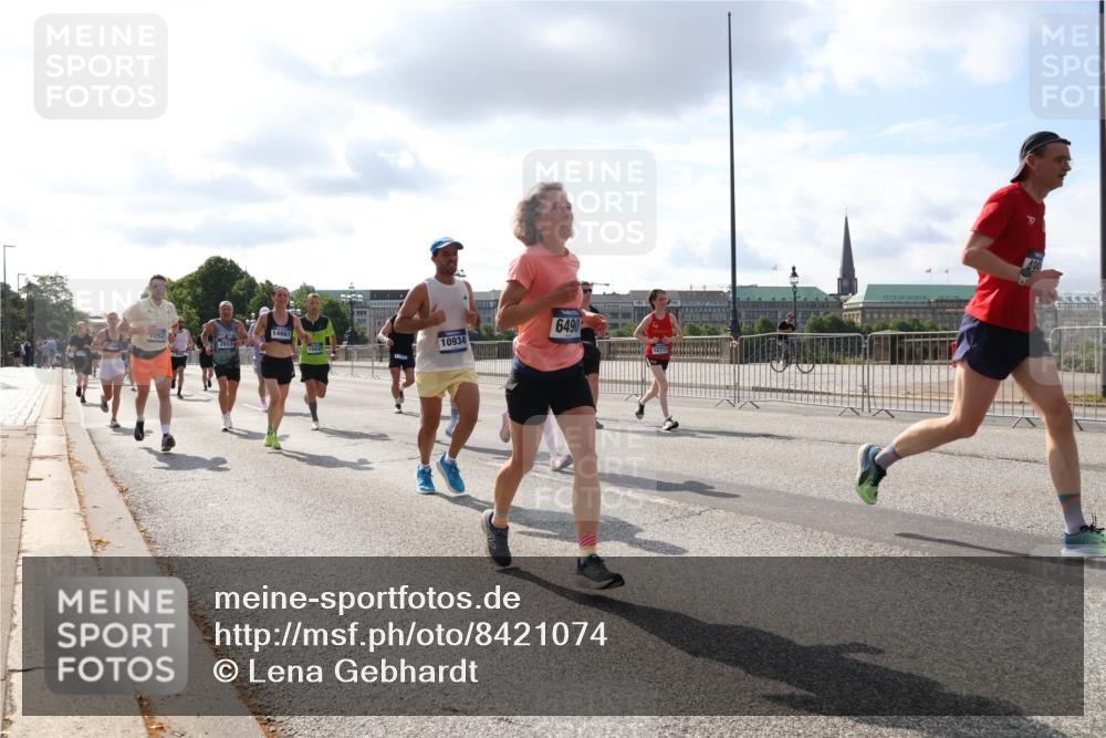 29.06.2025 - hella hamburg halbmarathon Lena Gebhardt http://msf.ph/oto/8421074 29.06.2025 09:51:43 Lombardsbrücke 092, 2653, 14861, 10934, 6490, 1136, 1312, 1353, 1520, 1569, 1570, 1903, 1912, 1920, 1941, 2653, 2880, 2972, 3437, 3523, 3700, 4297, 4634, 4759, 4843, 4865, 4991, 4999, 5014, 5129, 5375, 5410, 5987, 6490, 6700, 6721, 6770, 7092, 7105, 7185, 7363, 7378, 7693, 7962, 8074, 8346, 8359, 8871, 8900, 9114, 9313, 9358, 9364, 9885, 10319, 10375, 10480, 10669, 10691, 10934, 11021, 11049, 11417, 11714, 11959, 12623, 12711, 14201 meine-sportfotos.de