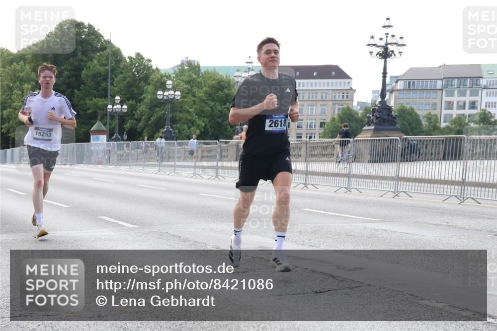 29.06.2025 - hella hamburg halbmarathon Lena Gebhardt http://msf.ph/oto/8421086 29.06.2025 09:42:18 Lombardsbrücke 15253, 2618, 1241, 2604, 2618, 2892, 6559, 7862, 10485, 11965, 13440, 13751, 14019, 14113, 14506, 15253, 16169, 17003, 17752, 18124, 18569, 18897 meine-sportfotos.de