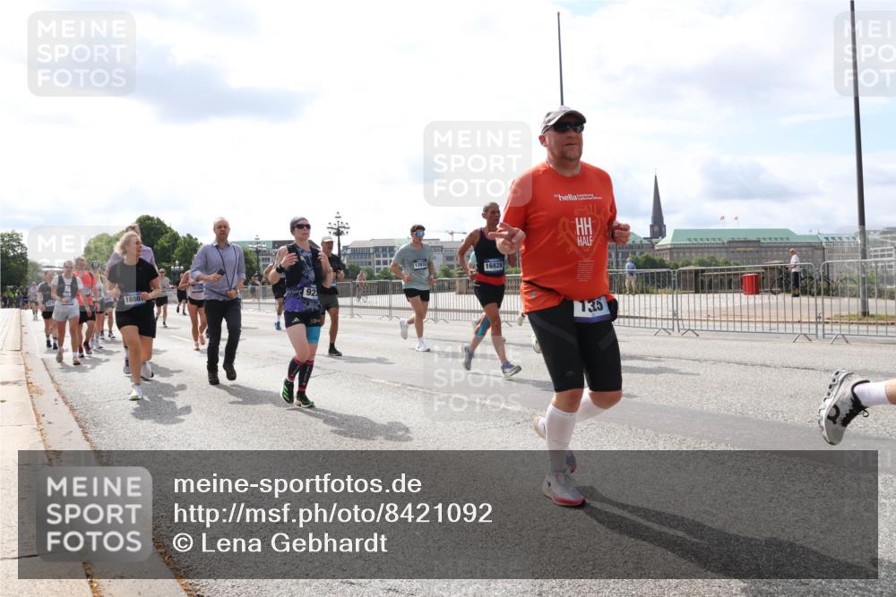 29.06.2025 - hella hamburg halbmarathon Lena Gebhardt http://msf.ph/oto/8421092 29.06.2025 10:18:29 Lombardsbrücke 1880, 92, 13933, 16828, 13, 5, 1234, 1268, 1325, 1521, 1554, 1820, 1982, 2087, 2147, 2335, 2634, 2703, 2821, 2931, 3125, 3202, 3321, 3482, 3529, 3591, 3592, 3977, 4123, 4383, 4710, 4738, 4802, 4804, 5049, 5834, 5909, 5910, 6270, 6332, 6533, 7121, 7160, 7214, 7454, 7838, 7882, 7883, 8067, 8248, 8341, 8665, 9222, 9276, 9505, 9539, 9586, 9658, 9748, 9834, 9844, 10172, 10502, 10659, 10687, 10908, 12498, 12541, 12548, 12552, 12703, 13341 meine-sportfotos.de