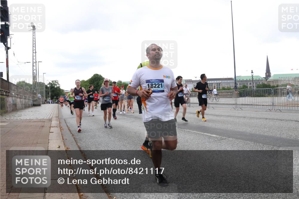 29.06.2025 - hella hamburg halbmarathon Lena Gebhardt http://msf.ph/oto/8421117 29.06.2025 10:52:32 Lombardsbrücke 7812, 9368, 9731, 18221, 1520, 1369, 1826, 1978, 2362, 2420, 2528, 2983, 3140, 3227, 3645, 4087, 4273, 4436, 4591, 4815, 5262, 5360, 6386, 6403, 6404, 6406, 6456, 6671, 6985, 7032, 7511, 7690, 7691, 7735, 7812, 8194, 8196, 8250, 8251, 8641, 9068, 9070, 9103, 9368, 9731, 10080, 10296, 10342, 10392, 10600, 10634, 10879, 10884, 10928, 11084, 11126, 11127, 11297, 11736, 11899, 11974, 12546, 12558, 12994, 14009 meine-sportfotos.de