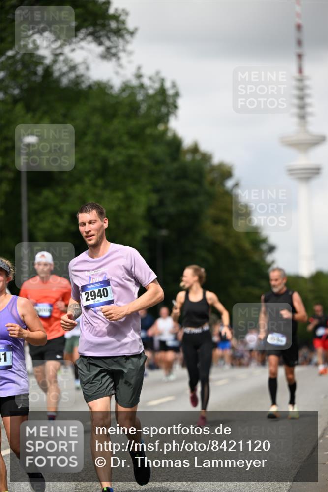 29.06.2025 - hella hamburg halbmarathon Dr. Thomas Lammeyer http://msf.ph/oto/8421120 29.06.2025 10:47:13 Kennedybrücke 1150, 1360, 1656, 1929, 1994, 2401, 2450, 2509, 2580, 2940, 2941, 3378, 3874, 4092, 4334, 4778, 4891, 4892, 5268, 5403, 6440, 6764, 6837, 7260, 7357, 7477, 7515, 7557, 7666, 8000, 8161, 8435, 8525, 8526, 9304, 9980, 10008, 10697, 10734, 10899, 11331 meine-sportfotos.de