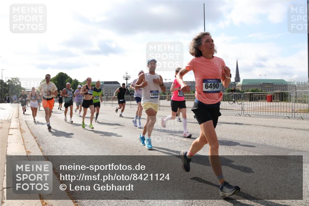 29.06.2025 - hella hamburg halbmarathon Lena Gebhardt http://msf.ph/oto/8421124 29.06.2025 09:51:43 Lombardsbrücke 14861, 10934, 834, 6490, 1136, 1312, 1353, 1520, 1569, 1570, 1903, 1912, 1920, 1941, 2653, 2880, 2972, 3437, 3523, 3700, 4297, 4634, 4759, 4843, 4865, 4991, 4999, 5014, 5129, 5375, 5410, 5987, 6490, 6700, 6721, 6770, 7092, 7105, 7185, 7363, 7378, 7693, 7962, 8074, 8346, 8359, 8871, 8900, 9114, 9313, 9358, 9364, 9885, 10319, 10375, 10480, 10669, 10691, 10934, 11021, 11049, 11417, 11714, 11959, 12623, 12711, 14201 meine-sportfotos.de