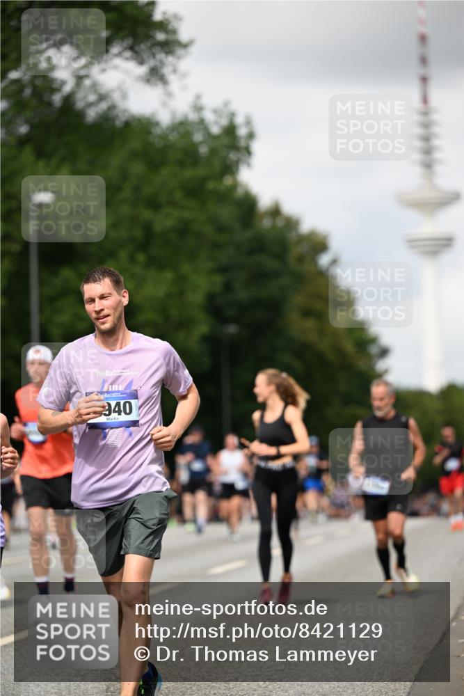 29.06.2025 - hella hamburg halbmarathon Dr. Thomas Lammeyer http://msf.ph/oto/8421129 29.06.2025 10:47:13 Kennedybrücke 1150, 1360, 1656, 1929, 1994, 2401, 2450, 2509, 2580, 2940, 2941, 3378, 3874, 4092, 4334, 4778, 4891, 4892, 5268, 5403, 6440, 6764, 6837, 7260, 7357, 7477, 7515, 7557, 7666, 8000, 8161, 8435, 8525, 8526, 9304, 9980, 10008, 10697, 10734, 10899, 11331 meine-sportfotos.de