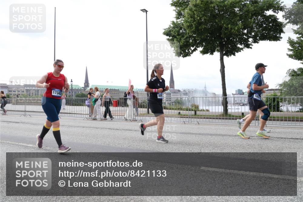 29.06.2025 - hella hamburg halbmarathon Lena Gebhardt http://msf.ph/oto/8421133 29.06.2025 10:42:52 Lombardsbrücke 409, 17343, 1069, 0697, 1149, 1467, 1656, 1788, 1929, 1957, 1964, 1994, 2069, 2103, 2134, 2158, 2267, 2361, 2401, 2450, 2509, 2538, 2580, 2940, 2941, 2971, 3074, 3283, 3378, 3518, 3605, 3764, 3874, 4092, 4105, 4334, 4385, 4778, 5067, 5268, 5403, 5417, 5755, 5967, 6120, 6764, 7040, 7043, 7513, 7666, 8161, 8184, 8525, 8526, 8529, 8795, 8816, 8991, 9072, 9304, 9378, 9644, 9980, 10008, 10180, 10454, 10532, 10697, 11142, 11710, 12151, 12441, 13049, 13241 meine-sportfotos.de