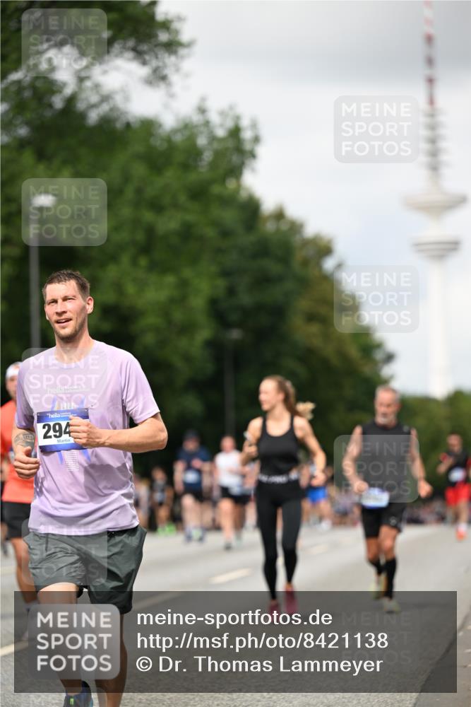 29.06.2025 - hella hamburg halbmarathon Dr. Thomas Lammeyer http://msf.ph/oto/8421138 29.06.2025 10:47:13 Kennedybrücke 1150, 1360, 1656, 1929, 1994, 2401, 2450, 2509, 2580, 2940, 2941, 3378, 3874, 4092, 4334, 4778, 4891, 4892, 5268, 5403, 6440, 6764, 6837, 7260, 7357, 7477, 7515, 7557, 7666, 8000, 8161, 8435, 8525, 8526, 9304, 9980, 10008, 10697, 10734, 10899, 11331 meine-sportfotos.de