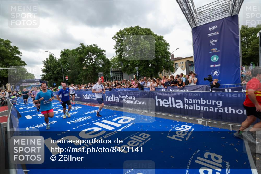 29.06.2025 - hella hamburg halbmarathon Zöllner http://msf.ph/oto/8421141 29.06.2025 10:53:35 Ziel 1030, 1061, 1098, 1499, 1783, 2070, 3399, 5866, 6628, 11068, 12909, 13912, 15113, 15497, 15856, 17710, 18450, 18612 meine-sportfotos.de