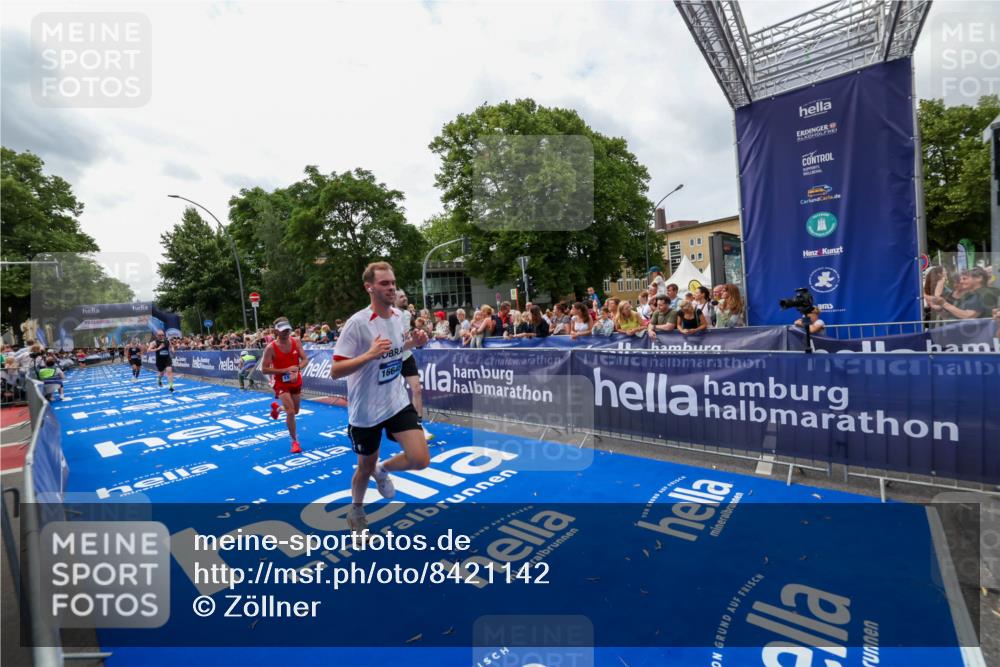 29.06.2025 - hella hamburg halbmarathon Zöllner http://msf.ph/oto/8421142 29.06.2025 10:31:44 Ziel 7793, 13606, 13617, 15835, 18102 meine-sportfotos.de