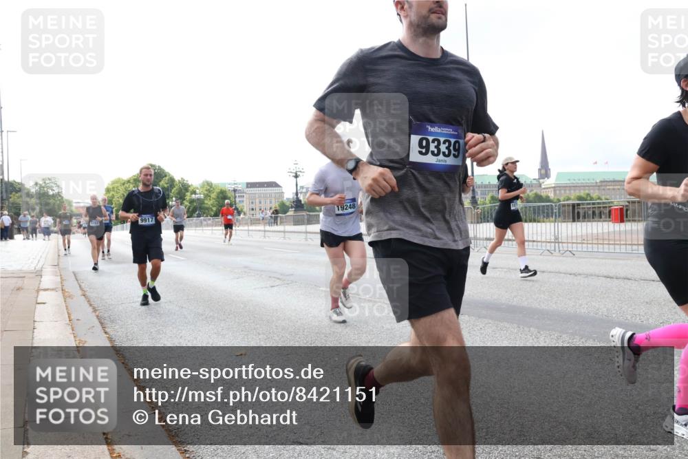 29.06.2025 - hella hamburg halbmarathon Lena Gebhardt http://msf.ph/oto/8421151 29.06.2025 10:05:48 Lombardsbrücke 5762, 9917, 19248, 9339, 1229, 1448, 1830, 1842, 1936, 1981, 2288, 2298, 2471, 2540, 2624, 3062, 3461, 3929, 4014, 4169, 4782, 5073, 5762, 6014, 7741, 8051, 8316, 8894, 8909, 9339, 9477, 9559, 9680, 9736, 9737, 9738, 9917, 10343, 10694, 10791, 10998, 11784, 11873, 11958, 12557, 13042, 13054, 13221, 14465, 14642, 14987, 15766, 15772, 16092, 16441, 16546, 16687, 17731, 17740, 17885, 18768, 18857, 18973, 19248 meine-sportfotos.de