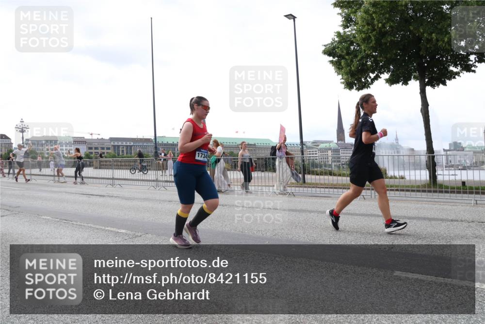 29.06.2025 - hella hamburg halbmarathon Lena Gebhardt http://msf.ph/oto/8421155 29.06.2025 10:42:53 Lombardsbrücke 1734, 1149, 1467, 1656, 1788, 1957, 1964, 1994, 2069, 2103, 2134, 2158, 2267, 2361, 2401, 2450, 2509, 2538, 2580, 2940, 2941, 2971, 3074, 3283, 3378, 3518, 3764, 3874, 4092, 4105, 4334, 4385, 4778, 5067, 5268, 5403, 5417, 5610, 5755, 5967, 6120, 6764, 7040, 7043, 7461, 7513, 8161, 8184, 8525, 8526, 8529, 8795, 8816, 8991, 9072, 9304, 9378, 9644, 9980, 10008, 10180, 10454, 10697, 11142, 11710, 12151, 12441, 13049, 13241 meine-sportfotos.de