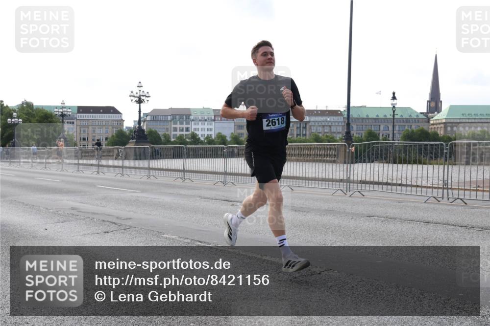 29.06.2025 - hella hamburg halbmarathon Lena Gebhardt http://msf.ph/oto/8421156 29.06.2025 09:42:19 Lombardsbrücke 2618, 1241, 2604, 2618, 2892, 6559, 7862, 10485, 11965, 13440, 13751, 14019, 14113, 14506, 15253, 16169, 16615, 17003, 17752, 18124, 18569, 18897 meine-sportfotos.de