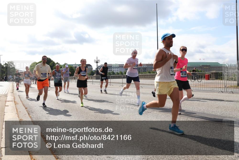 29.06.2025 - hella hamburg halbmarathon Lena Gebhardt http://msf.ph/oto/8421166 29.06.2025 09:51:44 Lombardsbrücke 7092, 2653, 103, 14861, 11714, 8346, 1136, 1312, 1353, 1520, 1569, 1570, 1903, 1912, 1920, 1941, 2653, 2880, 2972, 3437, 3523, 3697, 3700, 4297, 4634, 4759, 4843, 4865, 4991, 4999, 5014, 5047, 5129, 5375, 5410, 5987, 6490, 6700, 6705, 6770, 7092, 7105, 7185, 7363, 7378, 7693, 7962, 8074, 8346, 8359, 8871, 8900, 9114, 9358, 9364, 9885, 10319, 10375, 10480, 10669, 10691, 10934, 11021, 11049, 11417, 11714, 11959, 12623, 12711, 14201 meine-sportfotos.de