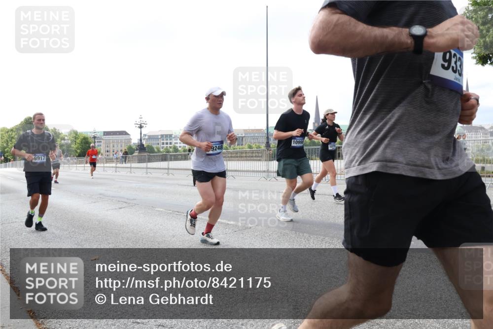 29.06.2025 - hella hamburg halbmarathon Lena Gebhardt http://msf.ph/oto/8421175 29.06.2025 10:05:49 Lombardsbrücke 10998, 9248, 1079, 9917, 933, 1229, 1448, 1830, 1842, 1936, 1981, 2288, 2298, 2471, 2540, 2624, 3062, 3461, 3929, 4014, 4169, 4542, 4782, 5073, 5762, 6014, 7741, 8051, 8316, 8894, 8909, 9339, 9477, 9680, 9736, 9737, 9738, 9917, 10343, 10694, 10791, 10998, 11784, 11873, 11958, 12557, 13042, 13054, 14465, 14642, 14987, 15766, 15772, 16092, 16441, 16546, 16687, 17731, 17740, 17885, 18768, 18857, 18973, 19248 meine-sportfotos.de