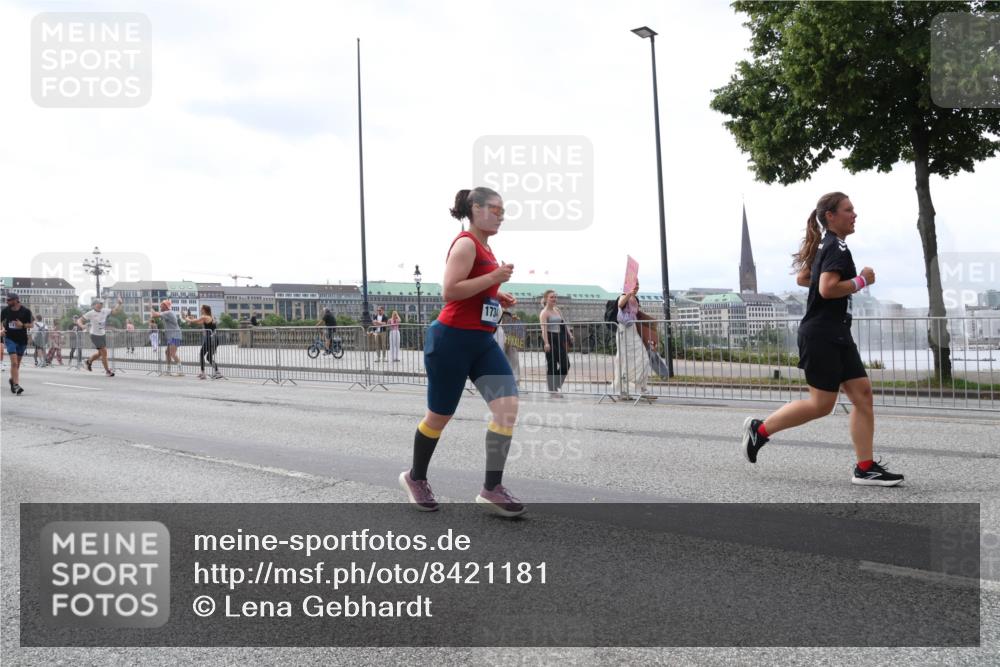 29.06.2025 - hella hamburg halbmarathon Lena Gebhardt http://msf.ph/oto/8421181 29.06.2025 10:42:53 Lombardsbrücke 173, 1149, 1467, 1656, 1788, 1957, 1964, 1994, 2069, 2103, 2134, 2158, 2267, 2361, 2401, 2450, 2509, 2538, 2580, 2940, 2941, 2971, 3074, 3283, 3378, 3518, 3764, 3874, 4092, 4105, 4334, 4385, 4778, 5067, 5268, 5403, 5417, 5610, 5755, 5967, 6120, 6764, 7040, 7043, 7461, 7513, 8161, 8184, 8525, 8526, 8529, 8795, 8816, 8991, 9072, 9304, 9378, 9644, 9980, 10008, 10180, 10454, 10697, 11142, 11710, 12151, 12441, 13049, 13241 meine-sportfotos.de