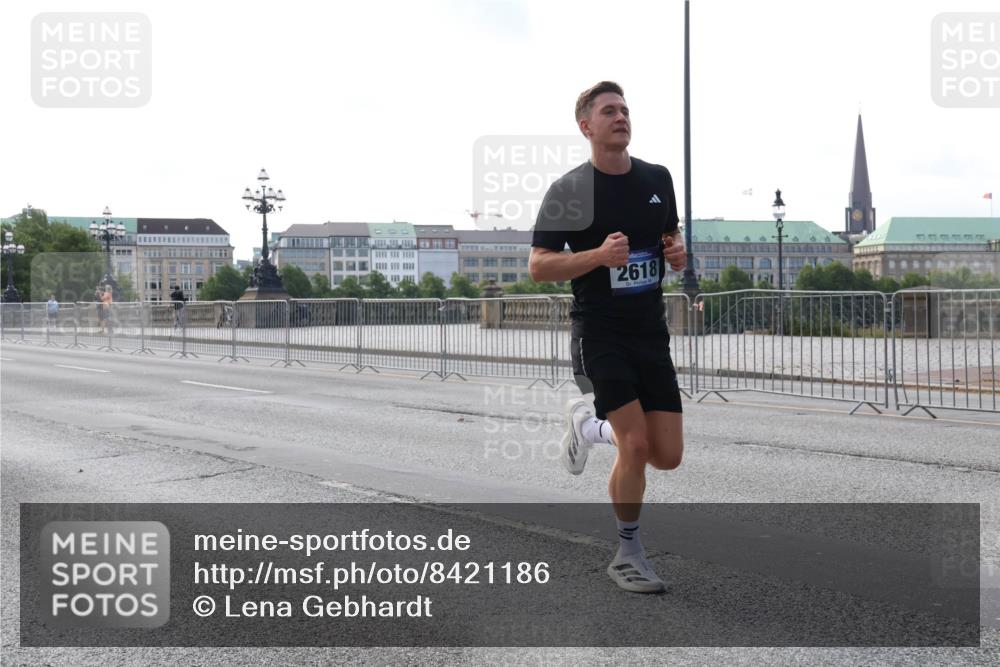 29.06.2025 - hella hamburg halbmarathon Lena Gebhardt http://msf.ph/oto/8421186 29.06.2025 09:42:19 Lombardsbrücke 2618, 1241, 2604, 2618, 2892, 6559, 7862, 10485, 11965, 13440, 13751, 14019, 14113, 14506, 15253, 16169, 16615, 17003, 17752, 18124, 18569, 18897 meine-sportfotos.de