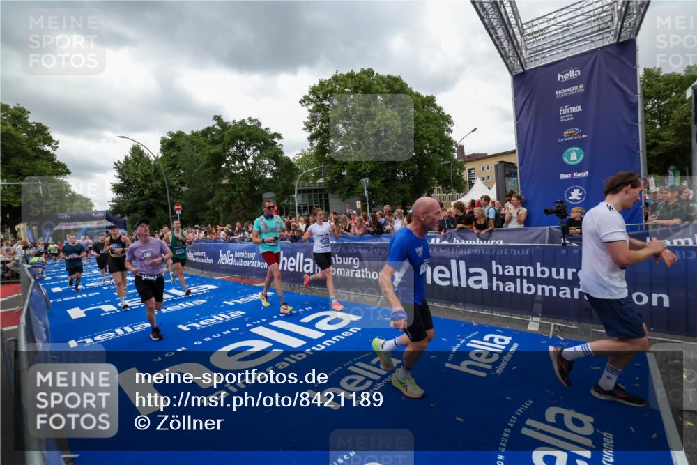 29.06.2025 - hella hamburg halbmarathon Zöllner http://msf.ph/oto/8421189 29.06.2025 10:53:37 Ziel 1030, 1061, 1098, 1499, 1502, 1783, 2070, 2630, 3399, 3819, 5866, 6628, 6762, 10549, 11068, 12632, 12909, 15113, 15497, 15856, 17710, 18450, 18612, 18666, 18715 meine-sportfotos.de