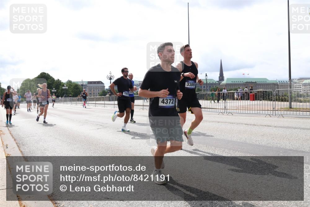 29.06.2025 - hella hamburg halbmarathon Lena Gebhardt http://msf.ph/oto/8421191 29.06.2025 10:27:43 Lombardsbrücke 8056, 18012, 4372, 3389, 1148, 2080, 2775, 3389, 4372, 5177, 5285, 5825, 5847, 6214, 7497, 7764, 7944, 7978, 8085, 9567, 9688, 10158, 10412, 10413, 11256, 11692, 11739, 11766, 12500, 12823, 13043, 13860, 14206, 15607, 16569, 16804, 16838, 17427, 17791, 18012, 18097, 18301, 18626, 18766 meine-sportfotos.de