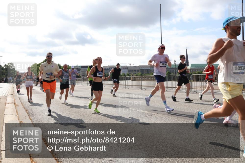 29.06.2025 - hella hamburg halbmarathon Lena Gebhardt http://msf.ph/oto/8421204 29.06.2025 09:51:44 Lombardsbrücke 1740, 7092, 1031, 14861, 2653, 11714, 12711, 10934, 1136, 1312, 1353, 1520, 1569, 1570, 1903, 1912, 1920, 1941, 2653, 2880, 2972, 3437, 3523, 3697, 3700, 4297, 4634, 4759, 4843, 4865, 4991, 4999, 5014, 5047, 5129, 5375, 5410, 5987, 6490, 6700, 6705, 6770, 7092, 7105, 7185, 7363, 7378, 7693, 7962, 8074, 8346, 8359, 8871, 8900, 9114, 9358, 9364, 9885, 10319, 10375, 10480, 10669, 10691, 10934, 11021, 11049, 11417, 11714, 11959, 12623, 12711, 14201 meine-sportfotos.de