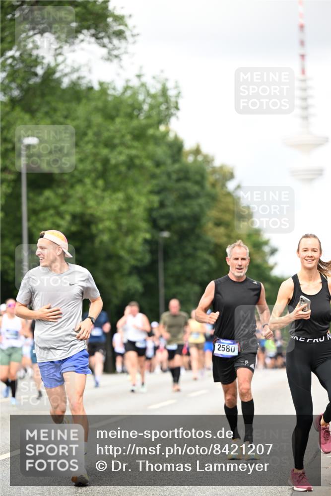 29.06.2025 - hella hamburg halbmarathon Dr. Thomas Lammeyer http://msf.ph/oto/8421207 29.06.2025 10:47:16 Kennedybrücke 1150, 1360, 1656, 1929, 1994, 2401, 2450, 2509, 2580, 2940, 2941, 3378, 3874, 4092, 4334, 4353, 4778, 4891, 4892, 5268, 5403, 6440, 6764, 6837, 7357, 7477, 7515, 7557, 7666, 8000, 8161, 8233, 8435, 8525, 8526, 9304, 9980, 10008, 10536, 10697, 10734, 10899, 11331 meine-sportfotos.de