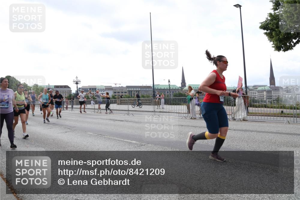 29.06.2025 - hella hamburg halbmarathon Lena Gebhardt http://msf.ph/oto/8421209 29.06.2025 10:42:53 Lombardsbrücke 16612, 161, 14126, 1149, 1467, 1656, 1788, 1957, 1964, 1994, 2069, 2103, 2134, 2158, 2267, 2361, 2401, 2450, 2509, 2538, 2580, 2940, 2941, 2971, 3074, 3283, 3378, 3518, 3764, 3874, 4092, 4105, 4334, 4385, 4778, 5067, 5268, 5403, 5417, 5610, 5755, 5967, 6120, 6764, 7040, 7043, 7461, 7513, 8161, 8184, 8525, 8526, 8529, 8795, 8816, 8991, 9072, 9304, 9378, 9644, 9980, 10008, 10180, 10454, 10697, 11142, 11710, 12151, 12441, 13049, 13241 meine-sportfotos.de