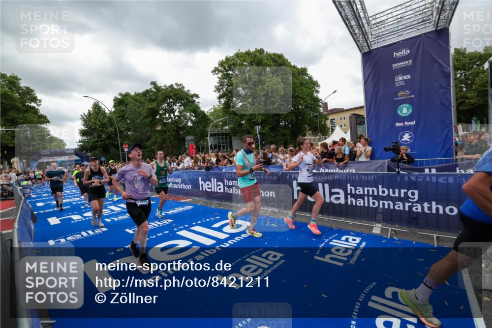 29.06.2025 - hella hamburg halbmarathon Zöllner http://msf.ph/oto/8421211 29.06.2025 10:53:37 Ziel 1030, 1061, 1098, 1499, 1502, 1783, 2070, 2630, 3399, 3819, 5866, 6628, 6762, 10549, 11068, 12632, 12909, 15113, 15497, 15856, 17710, 18450, 18612, 18666, 18715 meine-sportfotos.de
