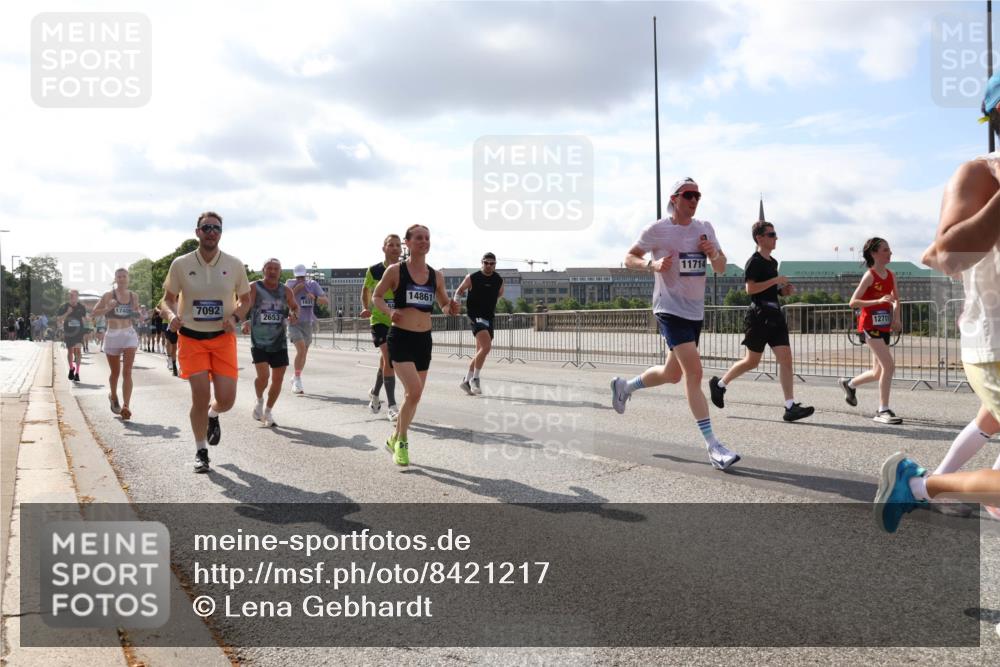 29.06.2025 - hella hamburg halbmarathon Lena Gebhardt http://msf.ph/oto/8421217 29.06.2025 09:51:44 Lombardsbrücke 7092, 2653, 1031, 14861, 11714, 12711, 1136, 1312, 1353, 1520, 1569, 1570, 1903, 1912, 1920, 1941, 2653, 2880, 2972, 3437, 3523, 3697, 3700, 4297, 4634, 4759, 4843, 4865, 4991, 4999, 5014, 5047, 5129, 5375, 5410, 5987, 6490, 6700, 6705, 6770, 7092, 7105, 7185, 7363, 7378, 7693, 7962, 8074, 8346, 8359, 8871, 8900, 9114, 9358, 9364, 9885, 10319, 10375, 10480, 10669, 10691, 10934, 11021, 11049, 11417, 11714, 11959, 12623, 12711, 14201 meine-sportfotos.de