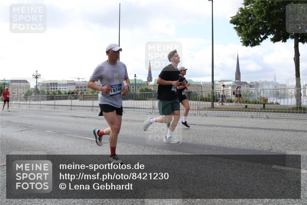 29.06.2025 - hella hamburg halbmarathon Lena Gebhardt http://msf.ph/oto/8421230 29.06.2025 10:05:49 Lombardsbrücke 19248, 1229, 1448, 1830, 1842, 1936, 1981, 2288, 2298, 2471, 2540, 2624, 3062, 3461, 3929, 4014, 4169, 4542, 4782, 5073, 5762, 6014, 7741, 8051, 8316, 8894, 8909, 9339, 9477, 9680, 9736, 9737, 9738, 9917, 10343, 10694, 10791, 10998, 11784, 11873, 11958, 12557, 13042, 13054, 14465, 14642, 14987, 15766, 15772, 16092, 16441, 16546, 16687, 17731, 17740, 17885, 18768, 18857, 18973, 19248 meine-sportfotos.de