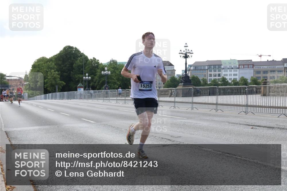 29.06.2025 - hella hamburg halbmarathon Lena Gebhardt http://msf.ph/oto/8421243 29.06.2025 09:42:20 Lombardsbrücke 15253, 1241, 2604, 2618, 2892, 6559, 7862, 10468, 10485, 11965, 13440, 13751, 14019, 14113, 14506, 15253, 16169, 16615, 17003, 17752, 18124, 18569, 18897 meine-sportfotos.de