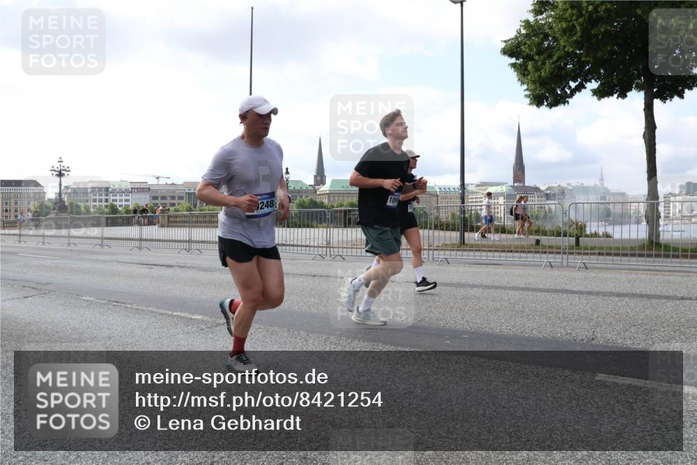 29.06.2025 - hella hamburg halbmarathon Lena Gebhardt http://msf.ph/oto/8421254 29.06.2025 10:05:49 Lombardsbrücke 248, 109, 1229, 1448, 1830, 1842, 1936, 1981, 2288, 2298, 2471, 2540, 2624, 3062, 3461, 3929, 4014, 4169, 4542, 4782, 5073, 5762, 6014, 7741, 8051, 8316, 8894, 8909, 9339, 9477, 9680, 9736, 9737, 9738, 9917, 10343, 10694, 10791, 10998, 11784, 11873, 11958, 12557, 13042, 13054, 14465, 14642, 14987, 15766, 15772, 16092, 16441, 16546, 16687, 17731, 17740, 17885, 18768, 18857, 18973, 19248 meine-sportfotos.de
