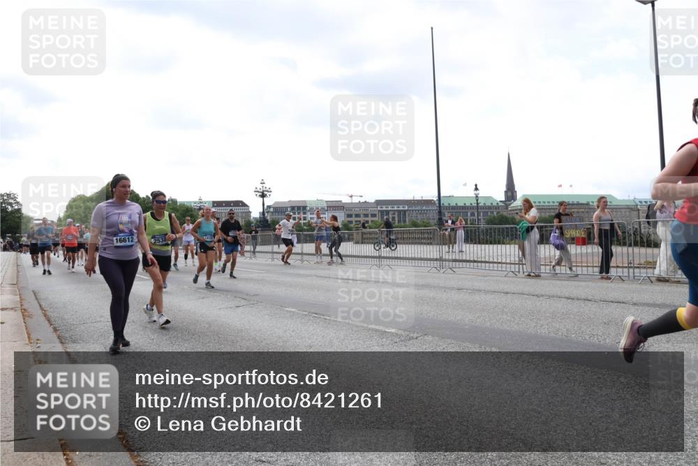 29.06.2025 - hella hamburg halbmarathon Lena Gebhardt http://msf.ph/oto/8421261 29.06.2025 10:42:53 Lombardsbrücke 16612, 2538, 14126, 1149, 1467, 1656, 1788, 1957, 1964, 1994, 2069, 2103, 2134, 2158, 2267, 2361, 2401, 2450, 2509, 2538, 2580, 2940, 2941, 2971, 3074, 3283, 3378, 3518, 3764, 3874, 4092, 4105, 4334, 4385, 4778, 5067, 5268, 5403, 5417, 5610, 5755, 5967, 6120, 6764, 7040, 7043, 7461, 7513, 8161, 8184, 8525, 8526, 8529, 8795, 8816, 8991, 9072, 9304, 9378, 9644, 9980, 10008, 10180, 10454, 10697, 11142, 11710, 12151, 12441, 13049, 13241 meine-sportfotos.de