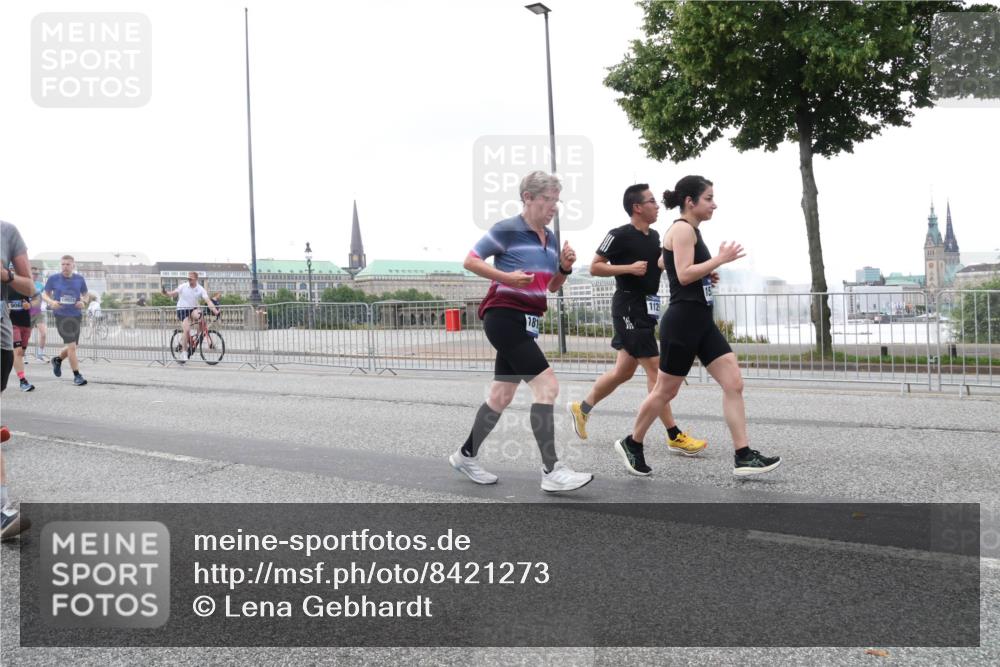 29.06.2025 - hella hamburg halbmarathon Lena Gebhardt http://msf.ph/oto/8421273 29.06.2025 10:52:34 Lombardsbrücke 10928, 9068, 181, 112, 1369, 1826, 2146, 2362, 2420, 2528, 2983, 3140, 3227, 3645, 4087, 4273, 4436, 4591, 4729, 4815, 5262, 5360, 6386, 6403, 6404, 6406, 6671, 6985, 7032, 7511, 7690, 7691, 7735, 7737, 7812, 8194, 8196, 8641, 9068, 9070, 9103, 9368, 9731, 10055, 10080, 10296, 10342, 10392, 10600, 10634, 10879, 10884, 10928, 10981, 11084, 11126, 11127, 11297, 11736, 11899, 11974, 12546, 12558, 12994, 14009 meine-sportfotos.de