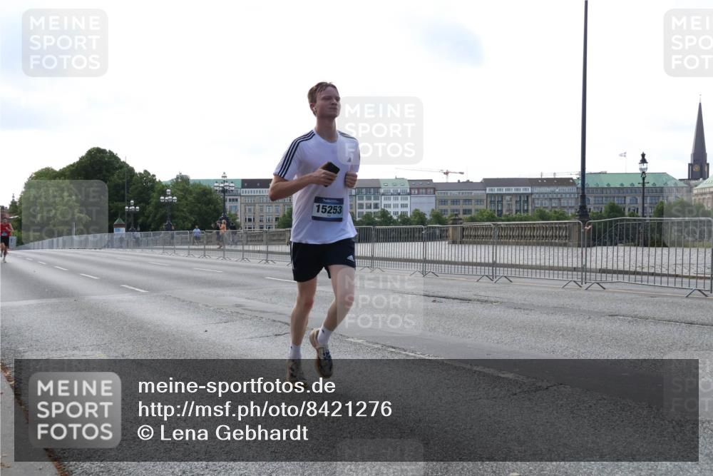 29.06.2025 - hella hamburg halbmarathon Lena Gebhardt http://msf.ph/oto/8421276 29.06.2025 09:42:21 Lombardsbrücke 15253, 1241, 2604, 2618, 2892, 6559, 7862, 10468, 10485, 11965, 13440, 13751, 14019, 14113, 14506, 15253, 16169, 16615, 17003, 17752, 18124, 18569, 18897 meine-sportfotos.de