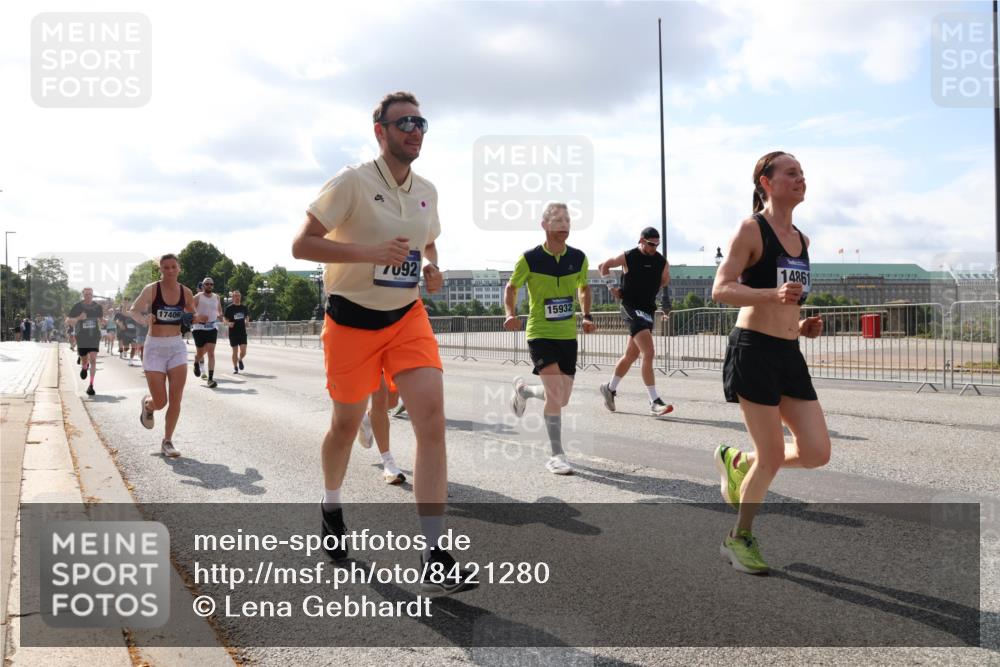 29.06.2025 - hella hamburg halbmarathon Lena Gebhardt http://msf.ph/oto/8421280 29.06.2025 09:51:45 Lombardsbrücke 17406, 7092, 15932, 14861, 1136, 1312, 1353, 1520, 1569, 1570, 1903, 1912, 1920, 1941, 2653, 2880, 2972, 3437, 3523, 3697, 3700, 4297, 4634, 4759, 4843, 4865, 4991, 4999, 5014, 5047, 5129, 5375, 5410, 5987, 6490, 6700, 6705, 6770, 7092, 7105, 7185, 7363, 7378, 7962, 8074, 8346, 8359, 8871, 8900, 9114, 9358, 9364, 9885, 10319, 10375, 10480, 10669, 10691, 10934, 10978, 11021, 11049, 11417, 11714, 11959, 12623, 12711, 14201 meine-sportfotos.de
