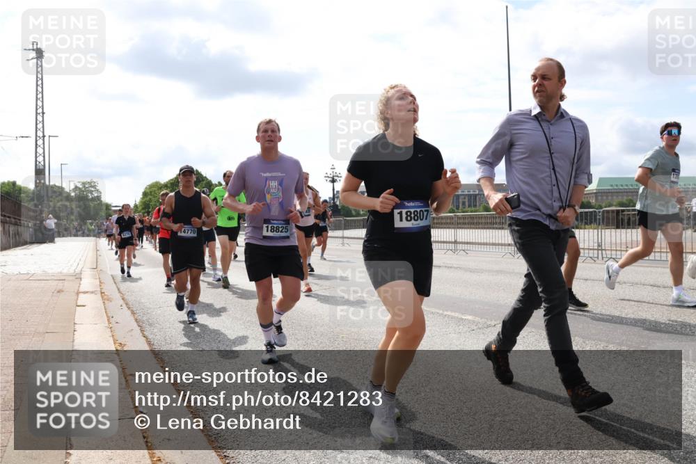 29.06.2025 - hella hamburg halbmarathon Lena Gebhardt http://msf.ph/oto/8421283 29.06.2025 10:18:31 Lombardsbrücke 6270, 4770, 18825, 18807, 1234, 1268, 1325, 1521, 1554, 1820, 1982, 2087, 2147, 2335, 2634, 2703, 2781, 2821, 3125, 3202, 3321, 3482, 3529, 3591, 3592, 3977, 4123, 4383, 4710, 4738, 4802, 4804, 5049, 5834, 5909, 5910, 6270, 6332, 6533, 7121, 7160, 7214, 7454, 7838, 7882, 7883, 8067, 8248, 8341, 8665, 9222, 9276, 9505, 9539, 9586, 9658, 9748, 9834, 9844, 10172, 10502, 10659, 10687, 10908, 12498, 12541, 12548, 12552, 12703, 13341 meine-sportfotos.de