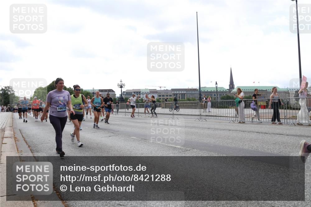 29.06.2025 - hella hamburg halbmarathon Lena Gebhardt http://msf.ph/oto/8421288 29.06.2025 10:42:53 Lombardsbrücke 16612, 2538, 14126, 1149, 1467, 1656, 1788, 1957, 1964, 1994, 2069, 2103, 2134, 2158, 2267, 2361, 2401, 2450, 2509, 2538, 2580, 2940, 2941, 2971, 3074, 3283, 3378, 3518, 3764, 3874, 4092, 4105, 4334, 4385, 4778, 5067, 5268, 5403, 5417, 5610, 5755, 5967, 6120, 6764, 7040, 7043, 7461, 7513, 8161, 8184, 8525, 8526, 8529, 8795, 8816, 8991, 9072, 9304, 9378, 9644, 9980, 10008, 10180, 10454, 10697, 11142, 11710, 12151, 12441, 13049, 13241 meine-sportfotos.de