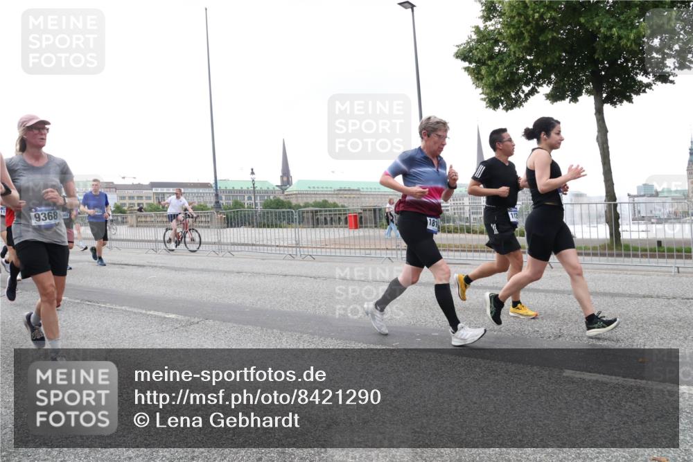 29.06.2025 - hella hamburg halbmarathon Lena Gebhardt http://msf.ph/oto/8421290 29.06.2025 10:52:34 Lombardsbrücke 11, 9368, 181, 112, 1369, 1826, 2146, 2362, 2420, 2528, 2983, 3140, 3227, 3645, 4087, 4273, 4436, 4591, 4729, 4815, 5262, 5360, 6386, 6403, 6404, 6406, 6671, 6985, 7032, 7511, 7690, 7691, 7735, 7737, 7812, 8194, 8196, 8641, 9068, 9070, 9103, 9368, 9731, 10055, 10080, 10296, 10342, 10392, 10600, 10634, 10879, 10884, 10928, 10981, 11084, 11126, 11127, 11297, 11736, 11899, 11974, 12546, 12558, 12994, 14009 meine-sportfotos.de