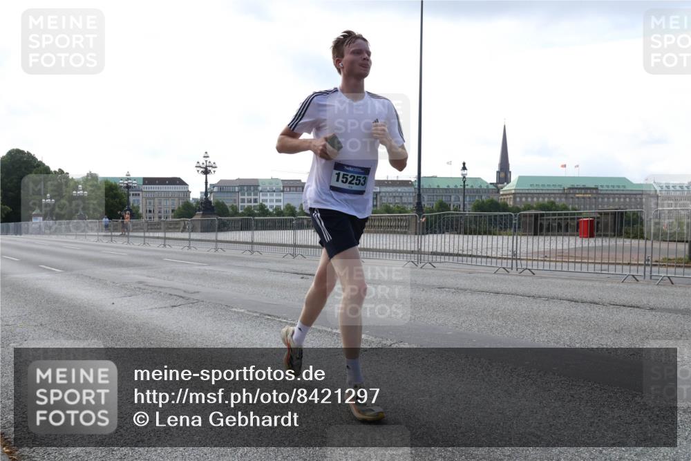 29.06.2025 - hella hamburg halbmarathon Lena Gebhardt http://msf.ph/oto/8421297 29.06.2025 09:42:21 Lombardsbrücke 15253, 1241, 2604, 2618, 2892, 6559, 7862, 10468, 10485, 11965, 13440, 13751, 14019, 14113, 14506, 15253, 16169, 16615, 17003, 17752, 18124, 18569, 18897 meine-sportfotos.de