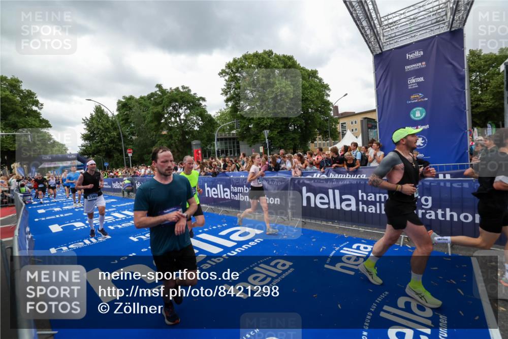 29.06.2025 - hella hamburg halbmarathon Zöllner http://msf.ph/oto/8421298 29.06.2025 10:53:40 Ziel 1030, 1098, 1502, 1783, 2058, 2630, 3399, 3819, 5399, 6628, 6762, 10549, 10895, 11588, 11589, 11604, 12632, 13865, 15061, 15113, 15441, 15497, 15856, 16092, 18143, 18450, 18612, 18666, 18715 meine-sportfotos.de